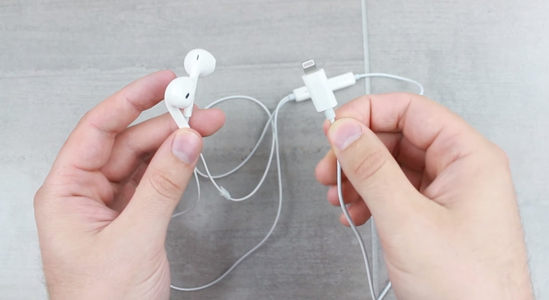 Illustration for article titled Estos podrían ser los auriculares del iPhone 7, y funcionan con conector Lightning